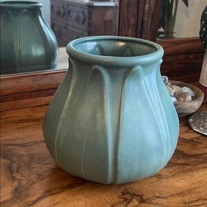 Haeger Pottery Vintage Style Lotus Form Matte Green Table Vase, RoyalHaeger